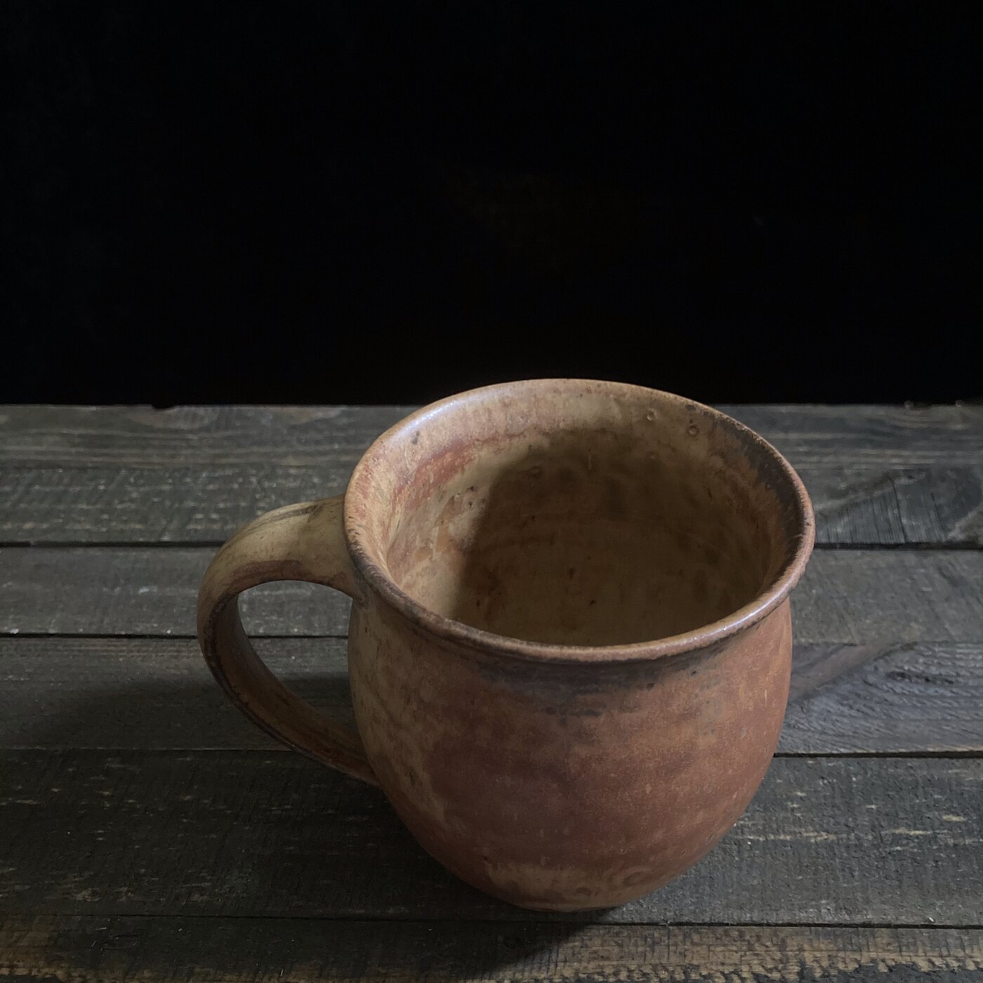 FLORESCA mug seen from above, Rust glaze interior